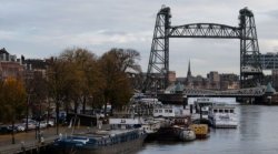 Роттердам демонтирует исторический мост ради суперъяхты основателя Amazon
